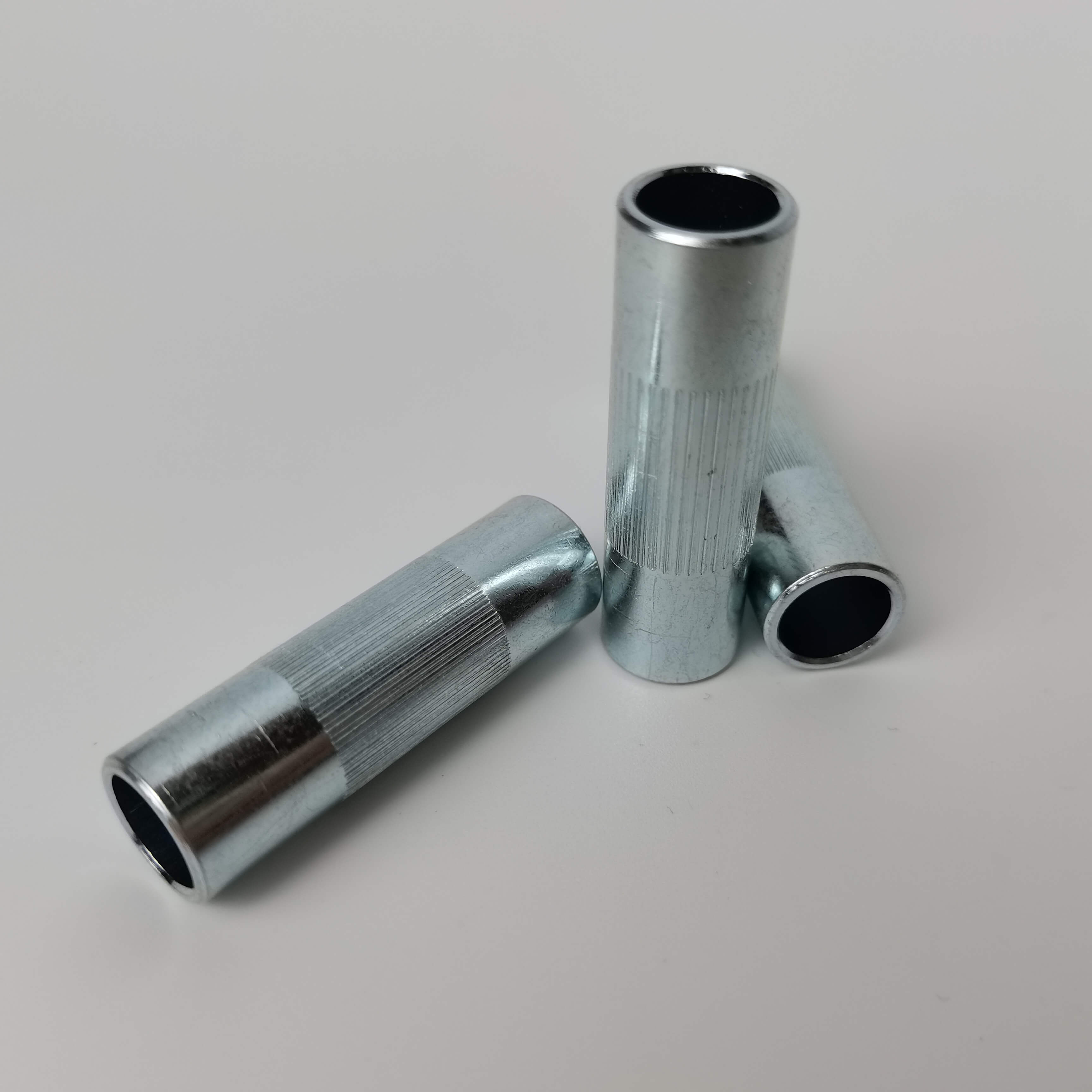 Roll grooved galvanized hollow tube