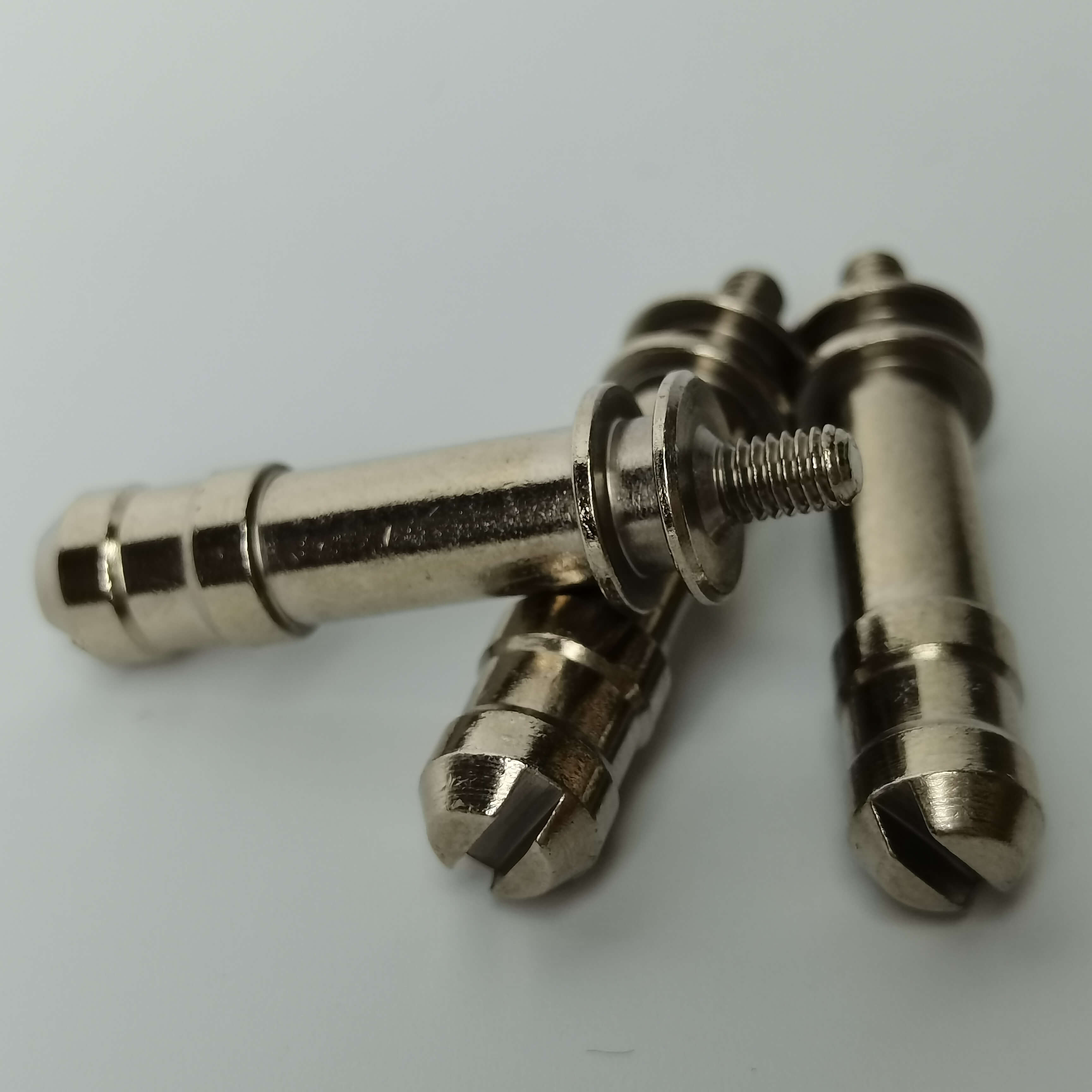 Pemesinan CNC, elektroda output (berlapis nikel)