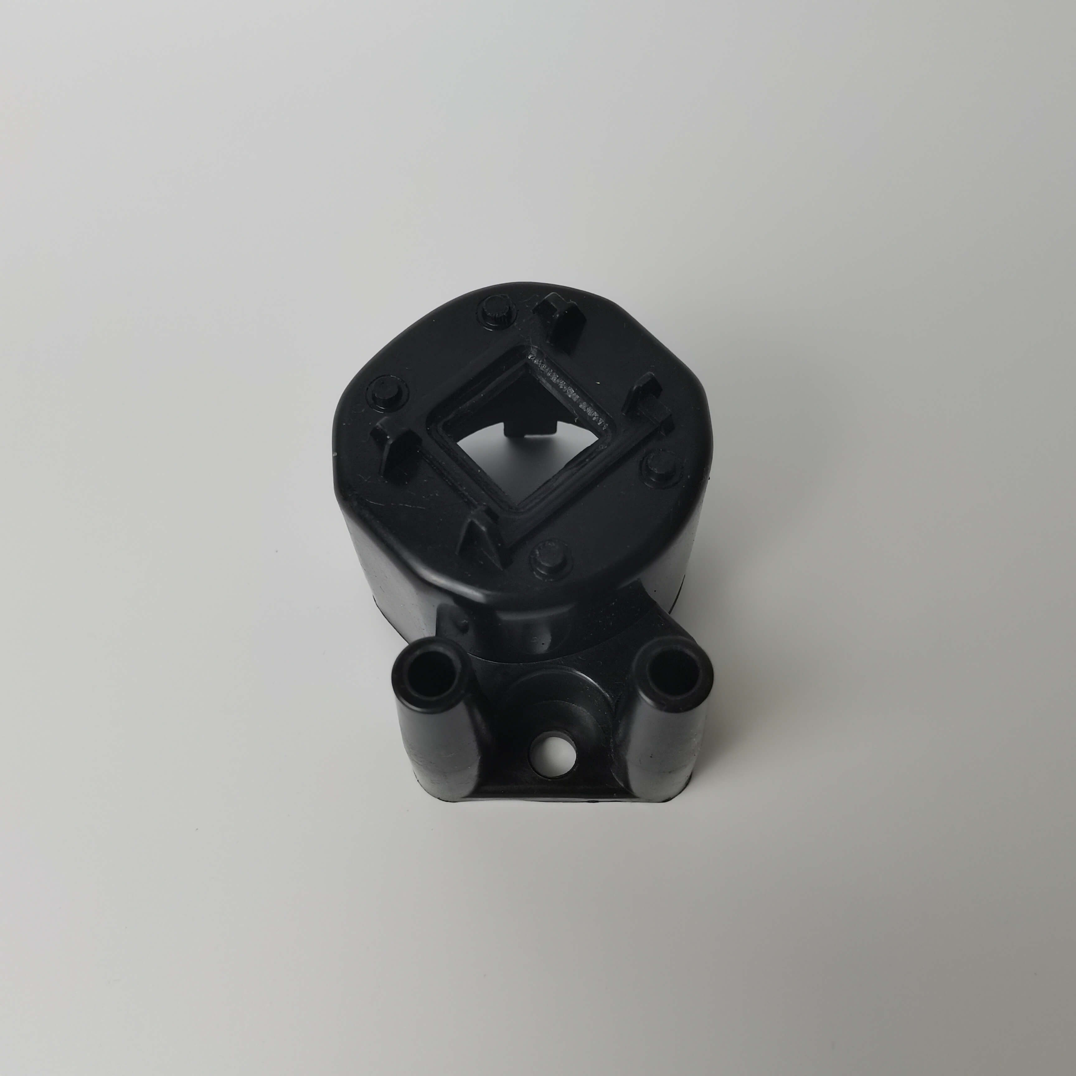 低压插座生产设备与成品展示